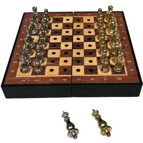 Resim Gifthome Pocket Serisi Küçük Boy Metal Parlak Taş Ve Ceviz Desenli Kutulu Klasik Satranç Takımı 13,5 X 13,5 Cm. 