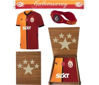 Resim Galatasaray Orijinal 2024/2025 5 Yıldız Iç Saha Parçalı Forma Atkı ve Bileklik Hediyelik Ahşap Kutulu 