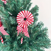 Resim İki adet çıtçıt süs seti: kırmızı-beyaz çizgili, mavi-beyaz çizgili, pembe-beyaz çizgili. Büyük donut şeklinde Noel ağacı süsleri - Sevgililer Günü, Şükran Günü ve Cadılar Bayramı için 
