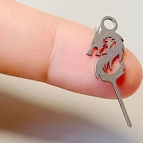 Resim 1 Adet Ejderha Tasarımlı SIM Kart Çıkartıcı Anahtarlık - Detaylı Ejderha Desenli Paslanmaz Çelik Telefon Kart Klipsi, Sırt Çantaları için Dayanıklı Aksesuar, Teknoloji Meraklıları İçin Benzersiz Hediye, Metalik Bitiş 