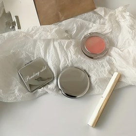 Resim 1 Adet Kişiselleştirilebilir Taşınabilir Paslanmaz Çelik Makyaj Aynası - Yan Katlanır, El Cebi, Pil Gerekmez, Parlak Cam Yüzey, Şık Seyahat Aynası, Katlanabilir Tasarım, Dayanıklı Yapı 