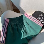 Resim Kadınlar için Rahat Elastik Bel Yan Çizgili Şort - Koyu Yeşil & Pembe Yazlık Lounge Şort, Düzenli Kesim Makinede Yıkanabilir Esnek Olmayan Kumaş, Tüm Mevsimler İçin Konforlu, Ayarlanabilir Rahatlama, Modern Giyim, Saydam Olmayan Kumaş 