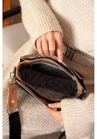 Resim Just Polo Günlük Kombinlere Uygun Kadın Kabartma Baskılı El Ve Omuz Çantası Shopper Siyah - Camel 