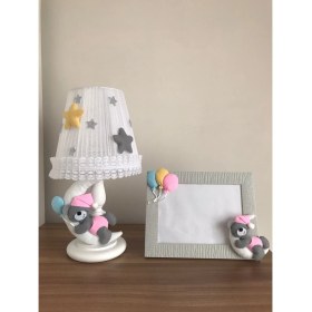 Resim Bebek Çocuk Odası Abajur ve Çerçeve Pembe Kıyafetli Mavi Balon Sarı Gri Yıldız 
