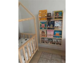 Resim Montessori Kitaplık Geniş Model Yuvarlak Çıtalı 80 cm x 120 cm Çocuk Montessori Ahşap Duvar Rafı 