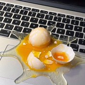 Resim 1 Adet Nisan Şakası Kırık Yumurta Telefon Tutucu, Çatlak Paskalya Süsleri, Karışık İçecek Şaka Oyuncakları 
