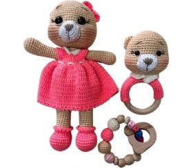 Resim Elbiseli Ayıcık Yeni Doğan Takımı Amigurumi Organik Oyuncak 