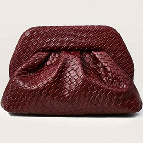 Resim Kadınlar için Vintage Bordo Dokuma Çanta - Hafif, Vintage Esintili Akşam Çantası, Pile Detaylı, Partiler, Akşam Yemekleri, Düğünler & Resmi Etkinlikler İçin Mükemmel, Baskılı Dokulu, Parti Elbiseleri, Top Elbiseleri, Doğum Günü Elbiseleri 