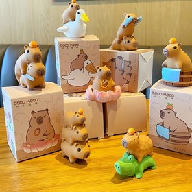 Resim İyi Ruhsal Kapibara Reçine Bebek Sürpriz Kutusu - Sevimli Anime Temalı Masaüstü Dekoru, Çeşitli Stillerde (Kahverengi ve Beyaz Kapibara Figürleri), Parti İkramları veya Ev Dekorasyonu için Mükemmel, Parti Süslemeleri | Sevimli Hayvan Figürleri | Reçine Yapımı 