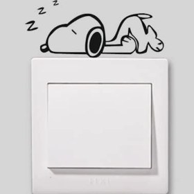 Resim MUG Shop Komütatör Priz Sticker - Uyuyan Snoopy 10 x 6,5 cm. Siyah. 