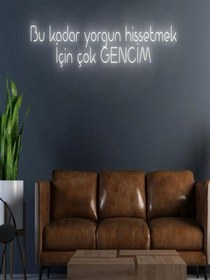 Resim Bu Kadar Yorgun Hissetmek İçin Çok Gencim Yazılı Neon Tabela Beyaz 