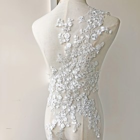 Resim Şık Beyaz Çiçekli Dantel Aplike Yama, 50.8x32.0cm - Karmaşık Gelinlik & Akşam Elbisesi Süslemesi, Siyah/Beyaz Renklerde Mevcut, Dekoratif Dantel|Çiçekli Dantel Tasarımı|Sofistike Tarz, Dantel Elbise 