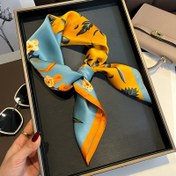 Resim Kadınlar için Elastik Kare Eşarp - Mavi & Turuncu Yaprak Çiçek Baskı, Günlük ve Resmi Kıyafetler için Çok Yönlü Moda Aksesuarı, Elde Yıkama/Kuru Temizleme, Kare Eşarplar, Kıyafet Geliştirici, Canlı Tasarım, Hafif Malzeme, Şık Sarma, Stil Bilincine Sahip Kadınlar 