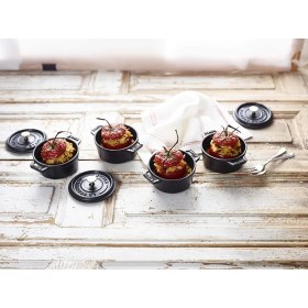 Resim Staub 40500-101-0 Mini Güveç, Yuvarlak Kapaklı 10 Cm, 0,25 L, Indüksiyona Uygun, Mat Siyah Emaye Kap 