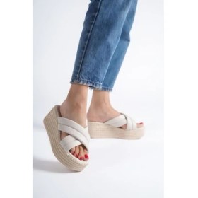 Resim Lux Shoes Dolgu Topuklu Ortopedik Taban Hasır Görünümlü Çapraz Kadın Terlik 