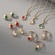Resim Lüks ve zarif minimalist taş damla küpeler, kolye ve yüzük içeren bir düğün aksesuar seti, tatiller, doğum günleri, randevular, balolar, ziyafetler, düğünler, partiler, tatiller, alışveriş, iş ve günlük işe gidip gelme için kadınlar için uygundur. 