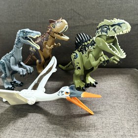 Resim 1 adet Yapı Taşı Oyuncak Pterosaur, Carnotaurus, Spinosaurus ve Tyrannosaurus Rex Dinozor Yapı Taşı, Eğitici Oyuncak Hediye, Doğum Günü Oyuncak Hediyesi 