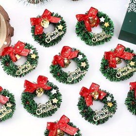 Resim 10 Adet Kırmızı Fiyonklu ve Altın Çanlı Mini Noel Çelenkleri - Plastik Tatil Dekoru Noel, Cadılar Bayramı, Şükran Günü, Yeni Yıl, Düğün, Gelin Duşu, Doğum Günü, Bar ve Bat Mitzvah İçin - Elektriksiz Şenlikli Yapay El Sanatları Ağaç Süsleri 