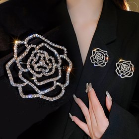 Resim Günlük giyim için şık bir alaşım gül çiçeği broşu, tüm mevsimler için çok yönlü bir aksesuar 