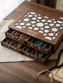 Resim kutuTR Kişiye Özel Ahşap Tesbih Kutusu 2 Katlı Tesbih Kapasiteli İslami Desenli Tespih Saklama Kutusu (ince tesbihler için ideal) 