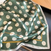 Resim Kadınlar için 68.58 cm Retro Şık Yeşil ve Beyaz Puantiyeli Saten Kare Eşarp - Rüzgar geçirmez, Güneş Koruyucu Moda Aksesuarı Altın Geometrik Desenler ile | Rahat Dışarı Çıkışlar, Boyun ve Saç Stili, Saç Eşarpları için mükemmel 
