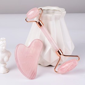 Resim Pembe/Yeşil Kalp Şekilli Yüz Rulo Seti, Çift Uçlu El Masaj Aracı, Kokusuz, Elektrik Gerektirmez, Pil Gerektirmez, Yüz, Gözler ve Vücut İçin, Güzellik ve Gua Sha Masaj Kombinasyonu Seti. 