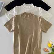 Resim İki Ya Da Üç Renk Kombinasyonunda Mevcut, İlkbahar ve Yaz İçin Çok Yönlü Kısa Kollu Üst. 