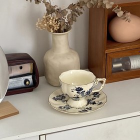 Resim Minimalist Çiçekli Seramik Kahve Bardakları ve Tabakları Seti, Evde, İşte veya Öğleden Sonra Çay İçmek İçin Yüksek Kaliteli Lüks Kullanım İçin Mükemmel. 
