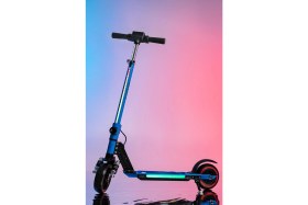 Resim ModaOnn Mini Bonito Çocuk Katlanabilir, LED Işıklı, Amortisörlü Elektrikli Scooter – Ayarlanabilir Direksiyonlu!”(Dizlik ve Dirseklik Hediyedir) 