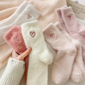 Resim 4 Çift Kalp Nakışlı Sıcak ve Kalın Polarlı Rahat ve Yumuşak Çoraplar - Sonbahar ve Kış İçin, Makine Yıkanabilir, Kadınlar İçin Diz Boyu, Polyester Karışımı, Sonbahar Kış Çorapları | Kalp Nakışlı Çoraplar | Örgü Dokulu Çoraplar 
