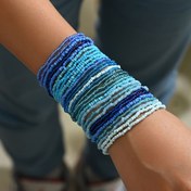 Resim 30 Adet Boho Esnek Tohum Boncuk Bileklikler - Çok Katmanlı Cam Boncuk Esnek Bileklikler, Ayarlanabilir Gradyan Mavi Pirinç Boncuklar, Kadınlar için Moda Charm, Günlük ve Hediye Fırsatları için Çok Yönlü 