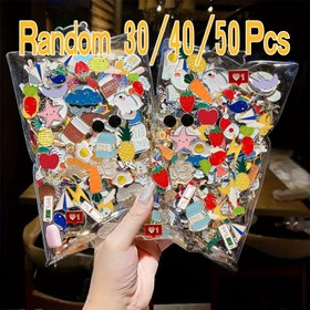 Resim 30/40/50 Adet Rastgele Pin Karikatür Moda Gotik Emaye Broş Vintage Punk Kolye Koyu Korsaj Gömlek Çanta Şapka Ceket Rozeti Takı Zarif Kişilik Komik Dekoratif Aksesuarlar Hediyeler 