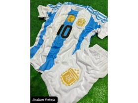 Resim Arjantin 2024/25 Sezon Lionel Messi Çocuk Forması Şort Çorap Bileklik 4'lü Seti (Mavi-Beyaz) 