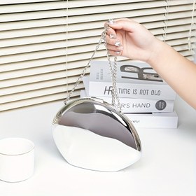 Resim Şık Şampanya Rengi Kadın Clutch - Zincir Askılı Şık Metalik Kabuk Tasarımı, Partiler & Etkinlikler İçin Çok Yönlü Mini Crossbody Çanta, Polyester Astarlı, Çok Yönlü Crossbody|Şık Mini Çanta|Parlak Metalik Dış Yüzey 