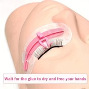 Resim Eyelash Extensions için Eyelash Separator Aksesuarı, Eyelash Extension'ı öğrenmek için yardımcı olan bir araç. 