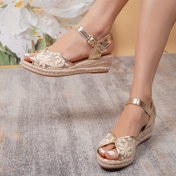 Resim Kadın Bej Floral Mesh Wedge Sandaletleri - Nefes Alabilen Espadrille Taban, Ayarlanabilir Ayak Bileği Kayışı, Günlük Yaz Tatilleri için Açık Burun Tasarımı, Kayışlı Sandaletler 