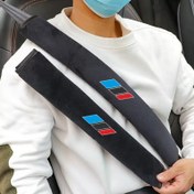 Resim Uzun emniyet kemeri koruyucu omuz pedi, otomobil için gelişmiş logo koltuk örtüsü, peluş yüzeyli, spor modeller, çoğu model, kamyonetler ve SUV'lar ile off-road araçlara uygun 