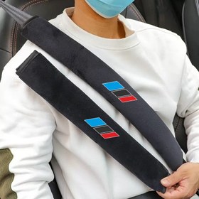 Resim Uzun emniyet kemeri koruyucu omuz pedi, otomobil için gelişmiş logo koltuk örtüsü, peluş yüzeyli, spor modeller, çoğu model, kamyonetler ve SUV'lar ile off-road araçlara uygun 