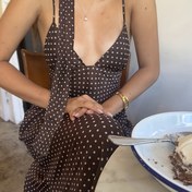 Resim Kadınlar için Yaz Modası Halter Boyunlu Volan Kollu Derin V Polka Dot Baskılı Maxi Elbise - Tatil ve Günlük Kıyafet için Seksi Sırtı Açık Bağcıklı Sundress, Polyester, Hafif ve Nefes Alabilen, Tatil Kıyafeti | Polka Dot Tasarımı | Kadınca Zarafet 