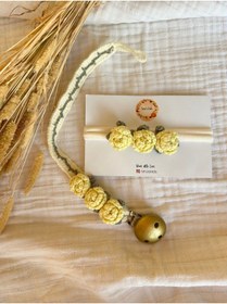 Resim seraskids El Örgüsü Yumuşak Sarı Kız Bebek Bandana Ve Ahşap Emzik Zinciri 
