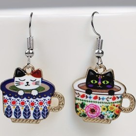 Resim AYLHFO Çekici Kedi ve Çay Bardağı Baskılı Dangle Küpeler - Vintage Tarzı, Altın Kaplama saç tokası ile Çinko Alaşım, Günlük Giyim ve Partiler için İdeal, Parti Aksesuarları | Şirin Tasarım | Altın Kaplama saç tokası, Kedi Küpeleri 