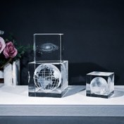 Resim Şık Akrilik Kristal Küp Masa Süsü - 3D Galaksi & Dünya Tasarımı, Pilsiz, Yatak Odası & Ev Dekoru için İdeal, Eşsiz Doğum Günü Hediyesi, Ofis Dekoru 