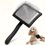Resim Rahat tutma sapı tasarımına sahip siyah kavisli paslanmaz çelik köpek tüy fırçası, ölü tüy ve düğümleri çıkarmak için ideal. Çobanları, Labradorlar ve orta ile büyük ırklar için mükemmel. Köpek bakım aleti 