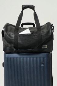 Resim Siyah Suni Deri Kilitli Unisex Seyahat Çantası - Kabin Boy El Valizi - Spor Çantası Siyah 