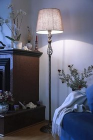 Resim vinner Munch Siyah Kaplama Metal Burgulu Tek Ayaklı Lambader Krom Şeritli Beyaz VNRMUNCHSYHBRGL052 