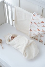 Resim Tuğba Kuğu Peluş Kundak Ve Çift Yüz Battaniye - Somon Ve Kahverengi Kalpler 
