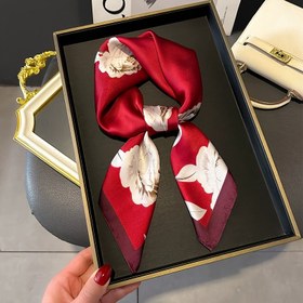 Resim Kadınlar için şık kırmızı ve beyaz gül desenli kare şal - Çok yönlü başörtüsü, boyun bandı, saç aksesuarı | Nefes alabilen polyester | Günlük giyim ve festivaller için mükemmel, festivaller için aksesuar | Çiçek desenli şal | Dekoratif aksesuar, sevimli saç aksesuarları 