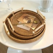 Resim 1 adet El Yapımı Rattan Tepsi, Dokuma Yuvarlak Çift Kulaklı Çay Tabağı, Dekoratif Süs Tabağı Alan Depolama, Meyve Tabağı, Ekmek Atıştırmalık Sepeti, Depolama Dokuma Sepeti, Isı Yalıtım Üçgen Mat, Ev Mutfak Malzemeleri 