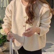 Resim Kadınlar İçin Şık Bej Kardigan - Uzun Kollu Düğmeli Ön, Orta Esneklikte Crewneck Kazak Sonbahar/Kış, Ofis, Parti ve Günlük Kullanım için - Zarif Kadın Kazakları, Sevimli Örgü Giyim, Rahat Malzeme, Ofis Stili 