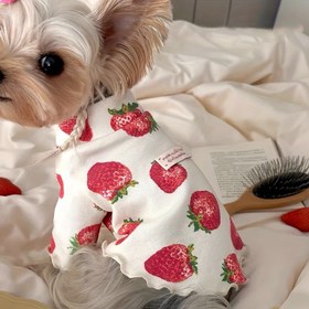 Resim Çilek Desenli Evcil Hayvan Tulumu - Küçük ve Orta Boy Köpekler & Kediler İçin Fırfırlı Kenarlı, Tüm Mevsimlerde Rahat, Elde Yıkama Gerektirmez, Oyuncağı Evcil Hayvan Giysisi, Yumuşak Dokulu, Dayanıklı ve Nefes Alabilen Malzeme, Şık Evcil Hayvan Kıyafeti 